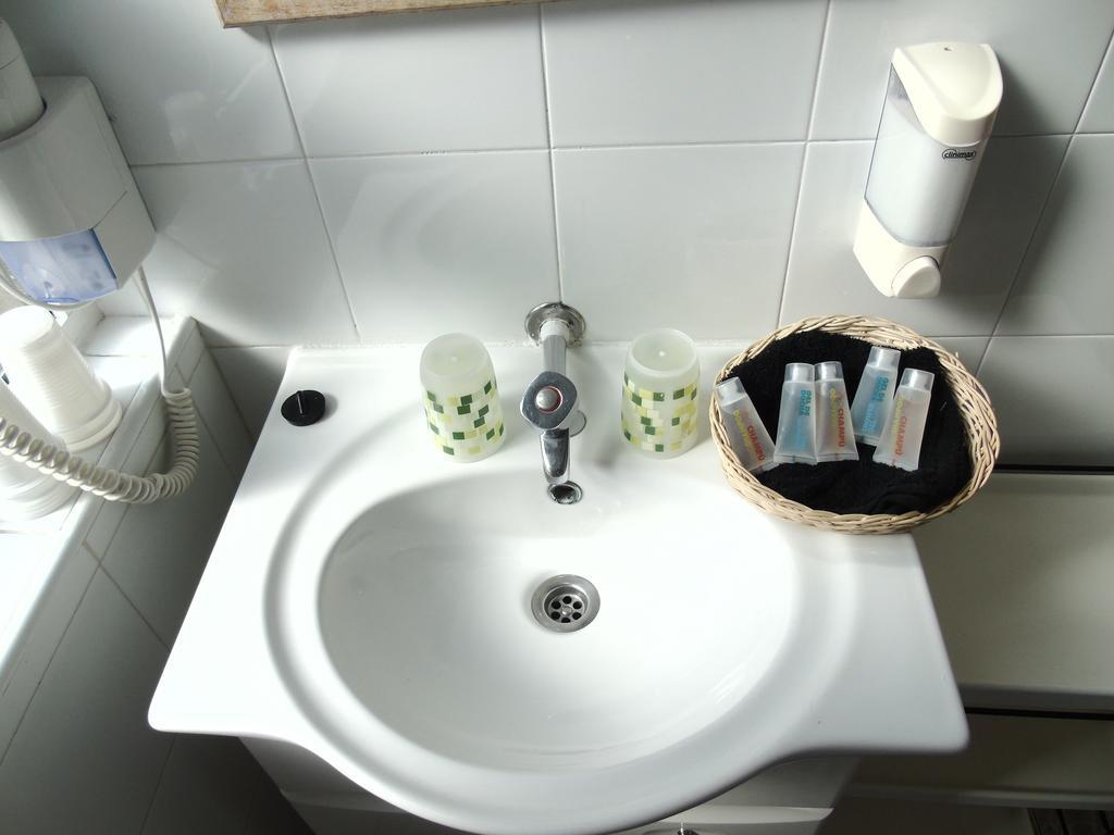 Hostal Aribau Barcelone Extérieur photo