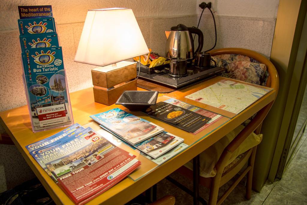 Hostal Aribau Barcelone Extérieur photo